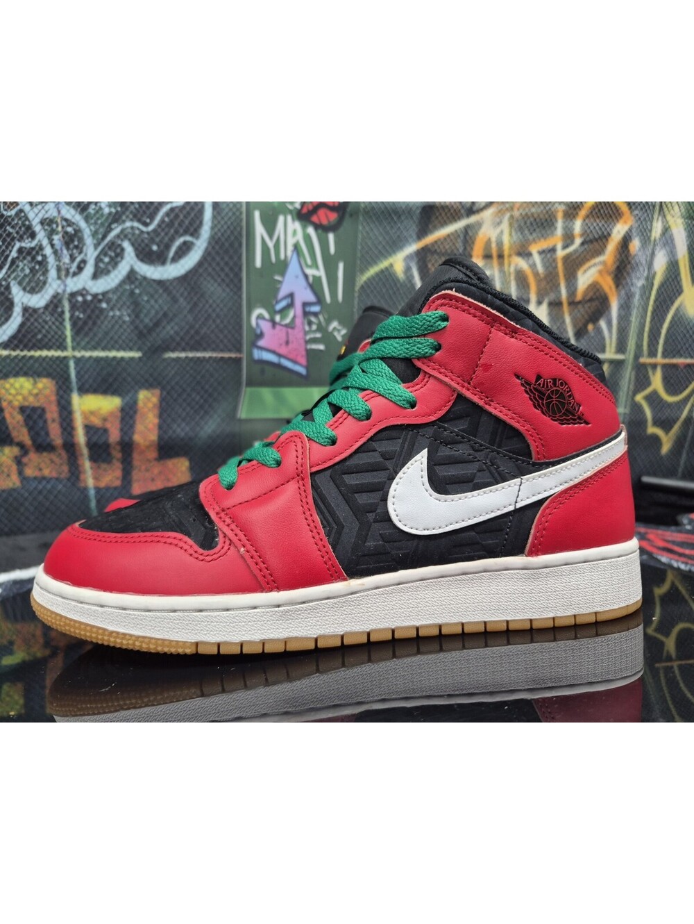 Jordan 1 Mid SE Christmas tree DQ8418-006 Youth 7Y womens 8.5W mens 7M worn once